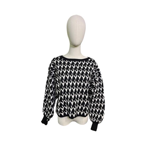 Apricot Batwing Sleeve Black And White Sweater Women’s Size Small EUC - Picture 3 of 11